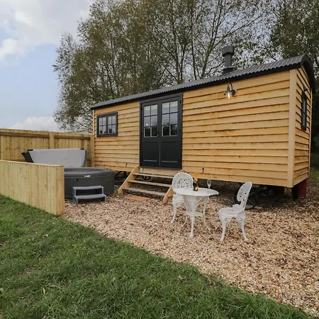 Honeysuckle Hut, Myrtle Farm Bristol