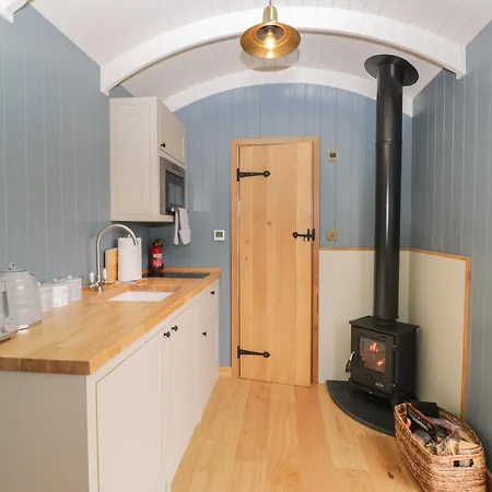 Dom wakacyjny Honeysuckle Hut, Myrtle Farm *