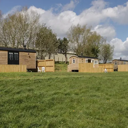 Honeysuckle Hut, Myrtle Farm Holiday home