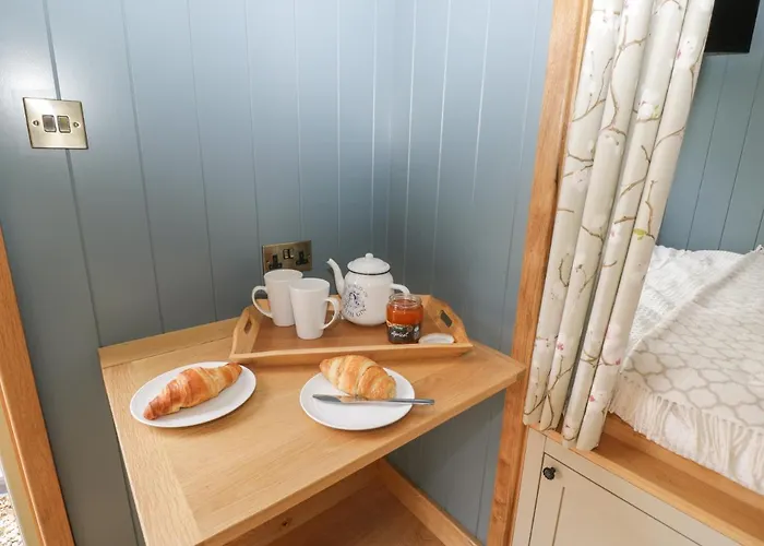 Honeysuckle Hut, Myrtle Farm