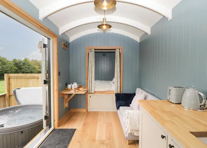 Honeysuckle Hut, Myrtle Farm Holiday home Bristol