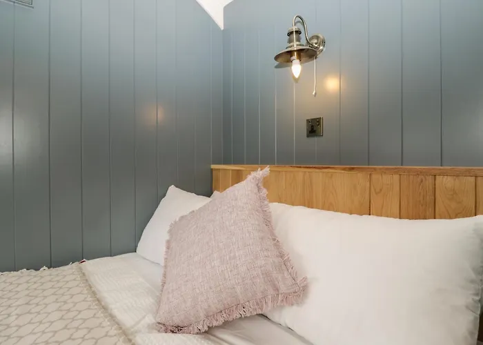 Honeysuckle Hut, Myrtle Farm Будинок відпочинку Бристоль