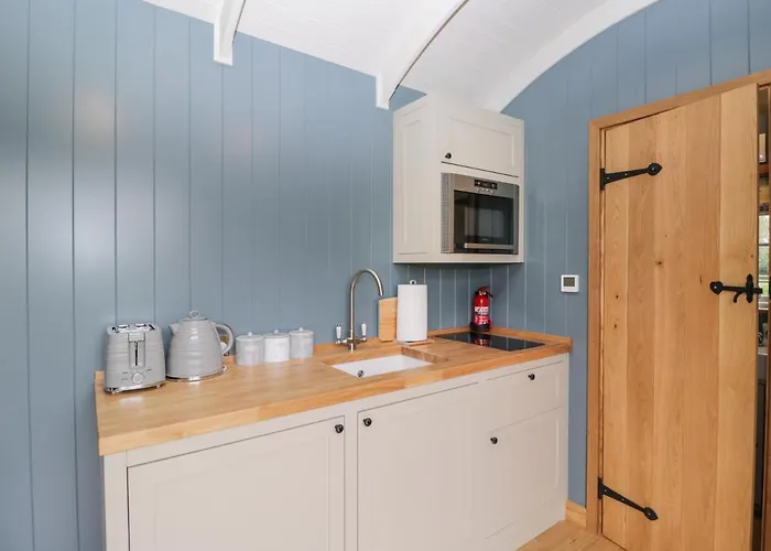 Honeysuckle Hut, Myrtle Farm