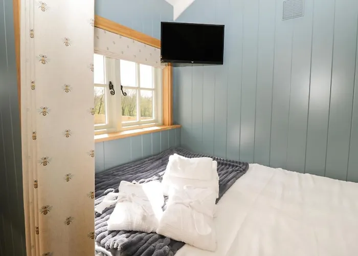 Будинок відпочинку Honeysuckle Hut, Myrtle Farm *